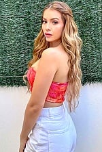 Ukrainian mail order bride Andreina from Madrid with light brown hair and brown eye color - image 8