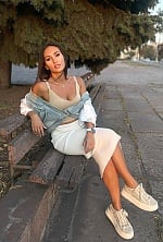 Ukrainian mail order bride Tamila from Kyiv with light brown hair and hazel eye color - image 8