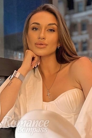 Ukrainian mail order bride Elena from Kyiv with brunette hair and green eye color - image 1