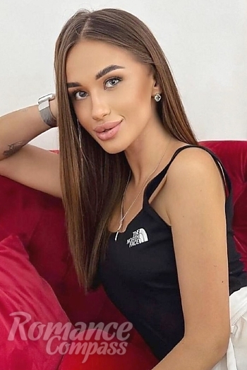 Ukrainian mail order bride Elena from Kyiv with brunette hair and green eye color - image 1