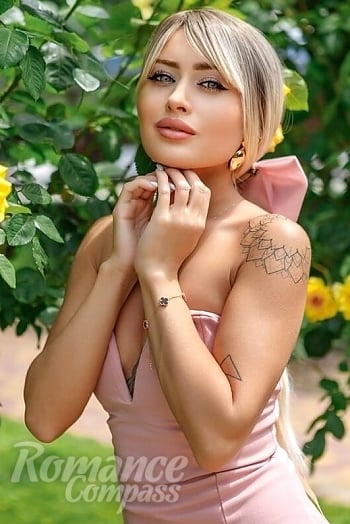 Ukrainian mail order bride Natalya from Kyiv with blonde hair and green eye color - image 1