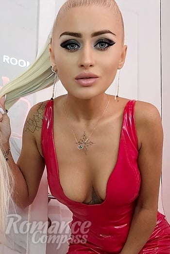 Ukrainian mail order bride Natalya from Kyiv with blonde hair and green eye color - image 1