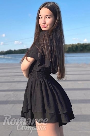Ukrainian mail order bride Maryna from Ternopil with brunette hair and brown eye color - image 1