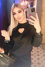 Ukrainian mail order bride Yana from Ivano-Frankivsk with blonde hair and green eye color - image 4