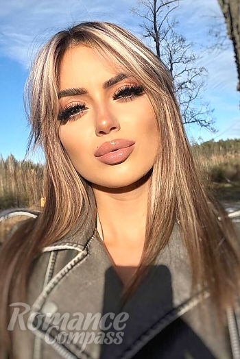 Ukrainian mail order bride Yana from Ivano-Frankivsk with blonde hair and green eye color - image 1