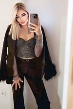 Ukrainian mail order bride Yana from Ivano-Frankivsk with blonde hair and green eye color - image 2