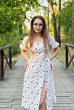 Ukrainian mail order bride Daria from Kyiv with light brown hair and brown eye color - image 4
