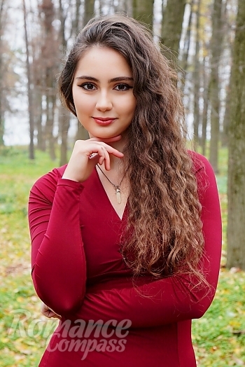 Ukrainian mail order bride Daria from Kyiv with light brown hair and brown eye color - image 1