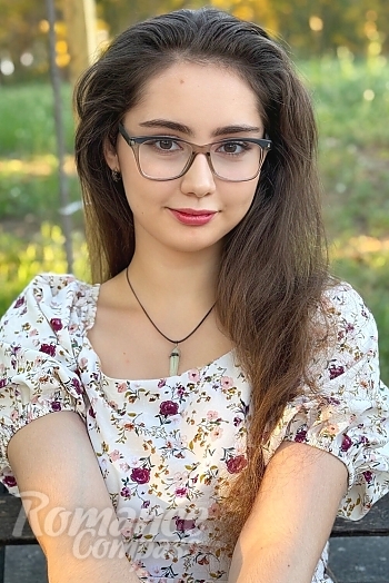 Ukrainian mail order bride Daria from Kyiv with light brown hair and brown eye color - image 1