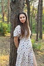 Ukrainian mail order bride Daria from Kyiv with light brown hair and brown eye color - image 2