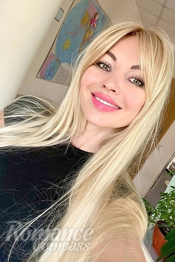 Ukrainian mail order bride Tatiana from Ivano-Frankivsk with blonde hair and green eye color - image 1