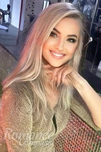 Ukrainian mail order bride Zorina from Kyiv with blonde hair and green eye color - image 1