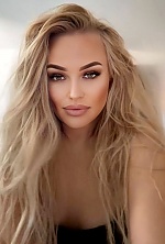 Ukrainian mail order bride Elena from Seattle with blonde hair and green eye color - image 3