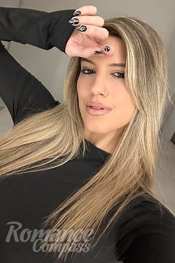Ukrainian mail order bride Mariana from Rosario with black hair and brown eye color - image 1