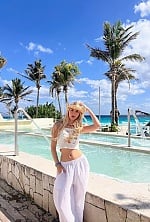 Ukrainian mail order bride Zoe from Buenos Aires with blonde hair and green eye color - image 5