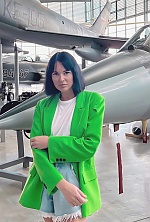 Ukrainian mail order bride Olena from München with black hair and green eye color - image 9