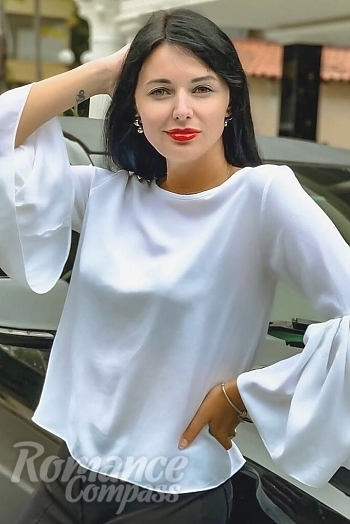Ukrainian mail order bride Olena from München with black hair and green eye color - image 1