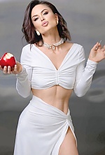Ukrainian mail order bride Diana from Ivano-Frankivsk with black hair and green eye color - image 4