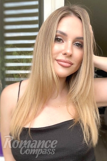Ukrainian mail order bride Daria from Kyiv with brunette hair and green eye color - image 1