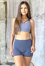 Ukrainian mail order bride Yulia from New York with light brown hair and blue eye color - image 8