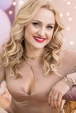 Ilona, 48 y.o. from Paris, France