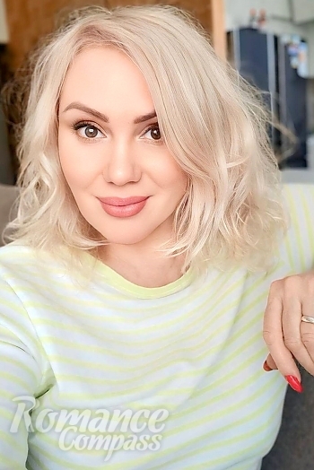 Ukrainian mail order bride Tamara from Los Angeles with blonde hair and brown eye color - image 1