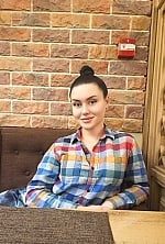 Ukrainian mail order bride Katerina from Valencia with brunette hair and green eye color - image 3
