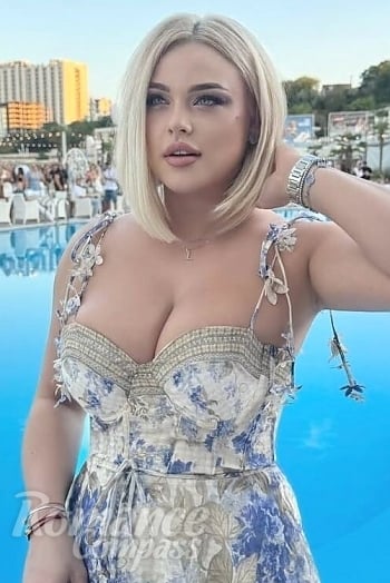Ukrainian mail order bride Lolita from München with blonde hair and blue eye color - image 1