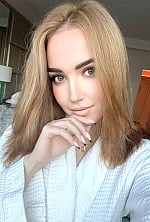 Ukrainian mail order bride Alina from Amsterdam with blonde hair and green eye color - image 4