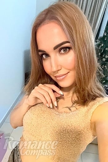 Ukrainian mail order bride Alina from Amsterdam with blonde hair and green eye color - image 1