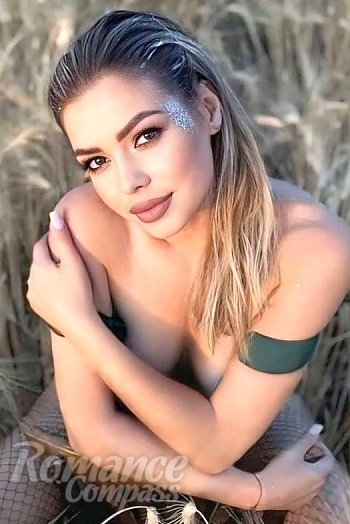 Ukrainian mail order bride Marharyta from Kelowna with blonde hair and brown eye color - image 1