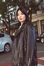 Ukrainian mail order bride Yuliya from Kyiv with black hair and blue eye color - image 3