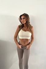 Ukrainian mail order bride Aliane from Frankfurt am Main with light brown hair and brown eye color - image 11