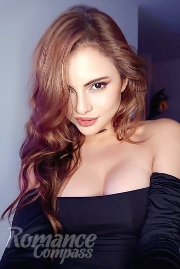 Ukrainian mail order bride Andrea from Cartagena with brunette hair and brown eye color - image 1