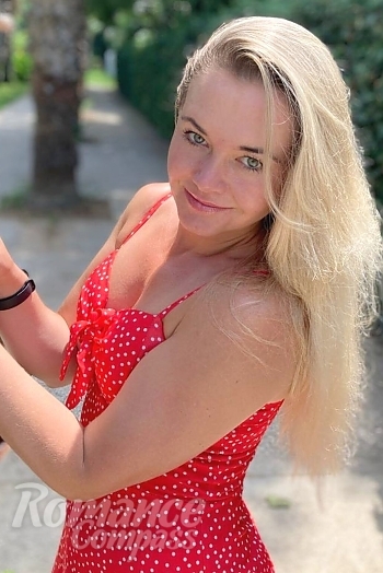 Ukrainian mail order bride Kateryna from Kyiv with blonde hair and green eye color - image 1
