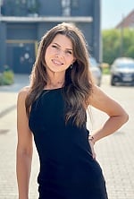 Ukrainian mail order bride Alla from Uzhhorod with light brown hair and green eye color - image 4