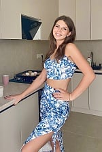 Ukrainian mail order bride Alla from Uzhhorod with light brown hair and green eye color - image 2