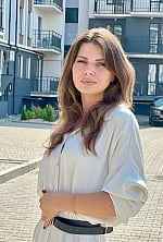 Ukrainian mail order bride Alla from Uzhhorod with light brown hair and green eye color - image 10