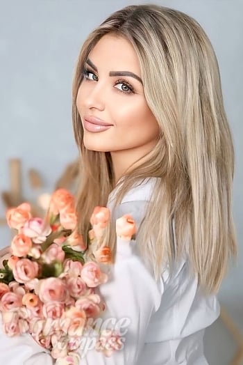 Ukrainian mail order bride Anna from Dubai with blonde hair and brown eye color - image 1