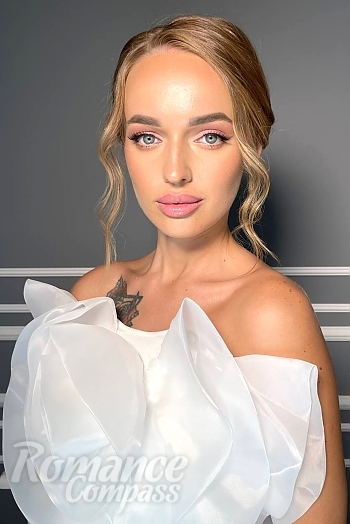 Ukrainian mail order bride Viktoria from Vinnytsia with blonde hair and grey eye color - image 1