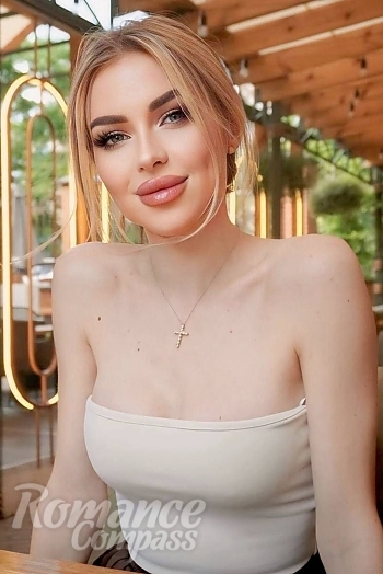 Ukrainian mail order bride Olena from Kharkiv with blonde hair and green eye color - image 1