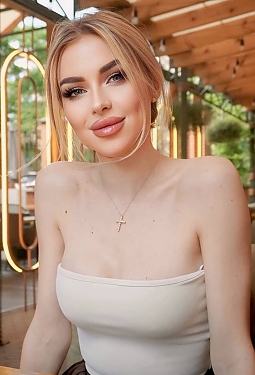 Olena, 21 y.o. from Kharkiv, Ukraine