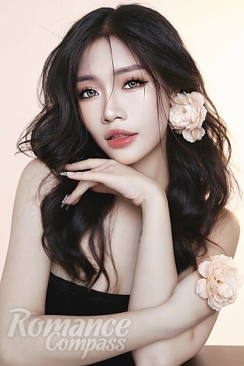 Ukrainian mail order bride Pham from Ho Chi Minh City with brunette hair and brown eye color - image 1