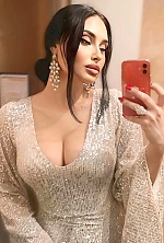 Ukrainian mail order bride Yullia from Strasbourg with black hair and green eye color - image 5