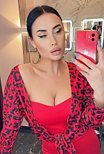 Ukrainian mail order bride Yullia from Strasbourg with black hair and green eye color - image 10