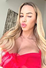 Ukrainian mail order bride Vanessa from Vienna with blonde hair and brown eye color - image 10