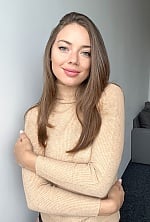 Ukrainian mail order bride Anna from Lviv with light brown hair and grey eye color - image 3