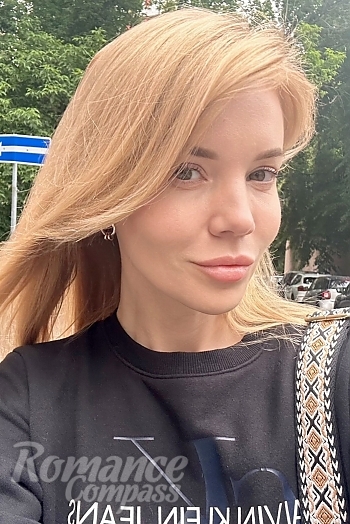 Ukrainian mail order bride Marina from Kyiv with blonde hair and green eye color - image 1