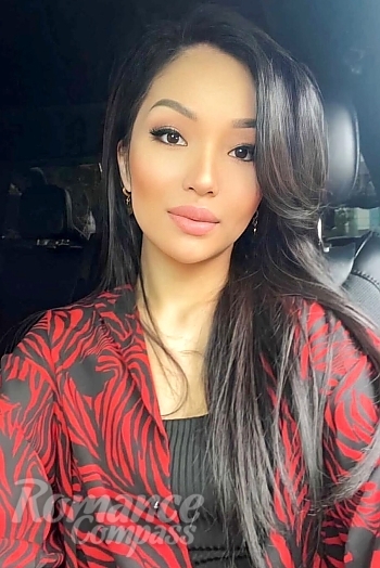 Ukrainian mail order bride Gauhar from Almaty with black hair and brown eye color - image 1