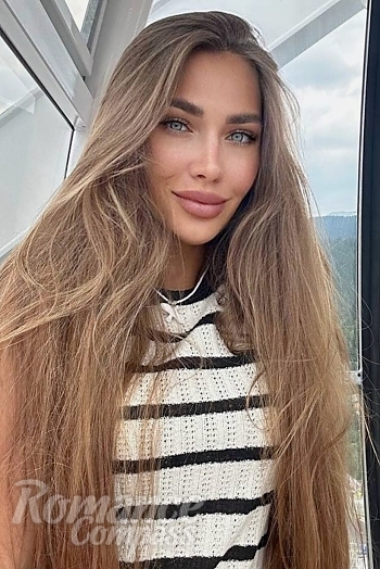 Ukrainian mail order bride Alina from Odesa with light brown hair and green eye color - image 1